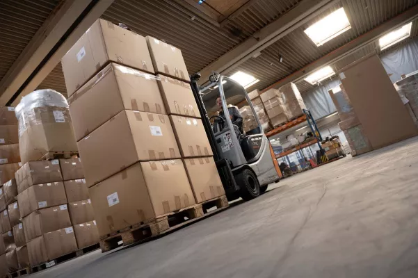 Magnesitestrich in der Praxis: Korodur Verbundestrich glänzt mit hoher Belastbarkeit und geringem Abrieb Bild: Magnesitestrich in der Praxis: Korodur Verbundestrich glänzt mit hoher Belastbarkeit und geringem Abrieb