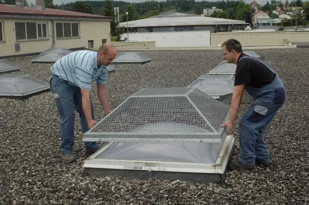 Hagelschutz mit TIXIT-Haube - Gitteraufsatz für Lichtkuppeln Bild: Hagelschutz mit TIXIT-Haube - Gitteraufsatz für Lichtkuppeln