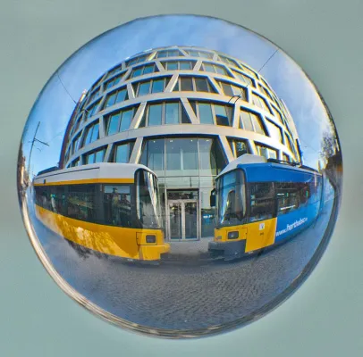 Bild: Die Welt Kopf stehen lassen beim 6-stündigen Fotospaziergang 'Mit der Glaskugel unterwegs' in Berlin