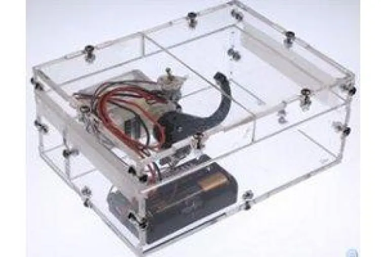 Bild: Die Useless Machine - komplett nutzlos aber lustig.