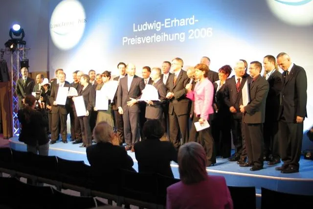 Bild: Ludwig-Erhard-Preis: DQS-Kunden Busch-Jaeger Elektro GmbH und domino-world e.V. überzeugen