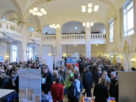 Bild: Als Jugendlicher neue Länder und Kulturen entdecken - JuBi-Messe in Düsseldorf stellt Auslandsprogramme vor