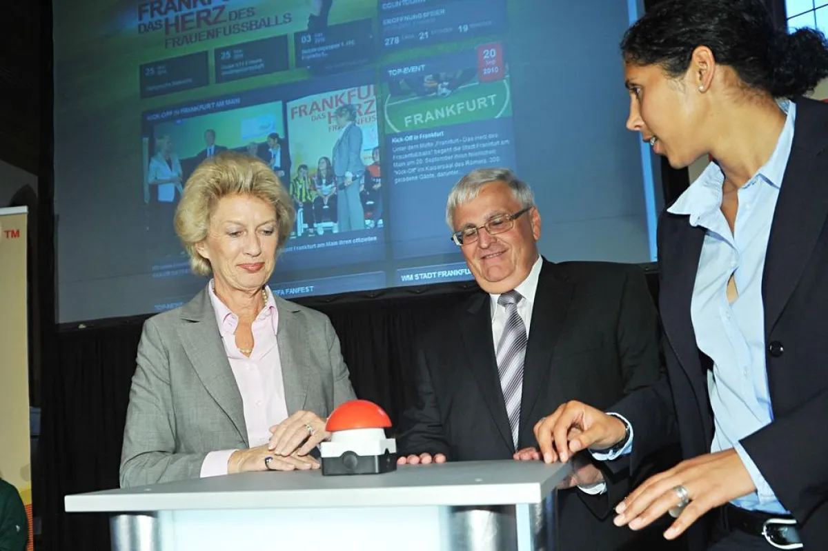 Das Webportal ist nun online. Feierliches Kickoff im Frankfurter Römer