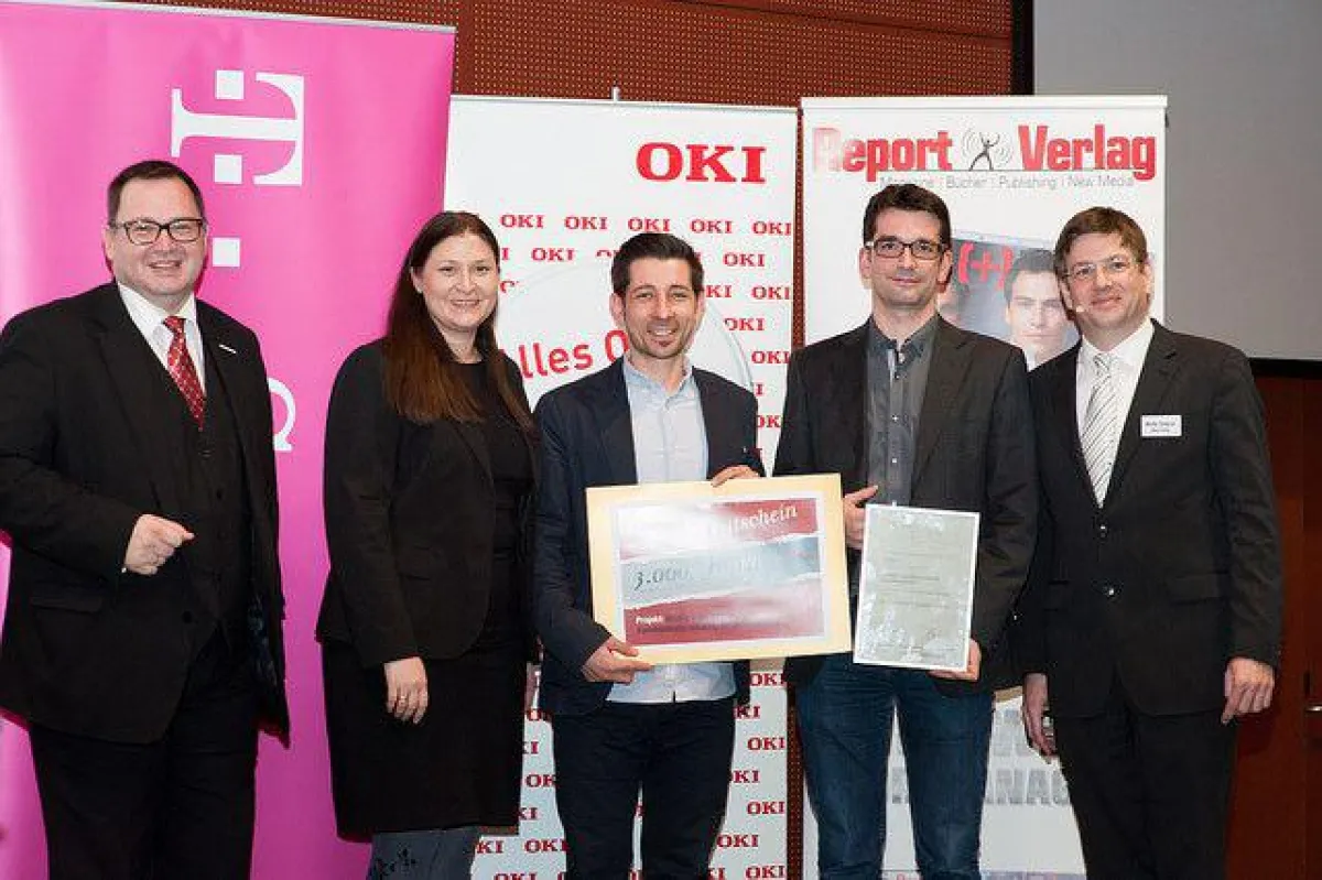 Wolfgang Beer vom SCCH (3.vl) und Christian Derwein (4.vl) freuten sich über den Preis