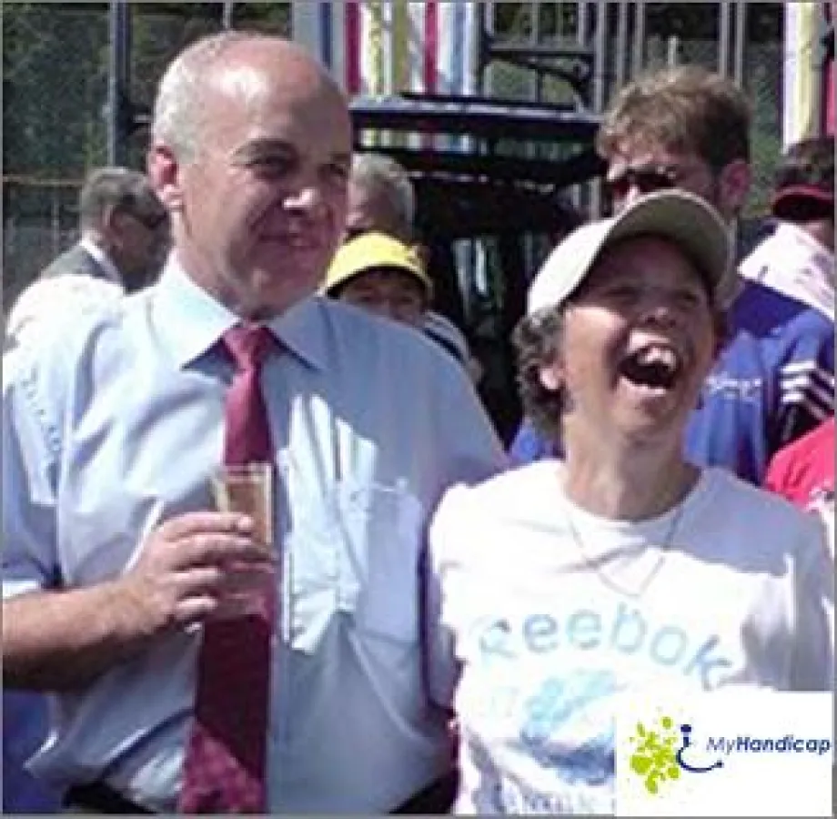 Bundesrat Maurer vor dem MyHandicap Stand in Magglingen