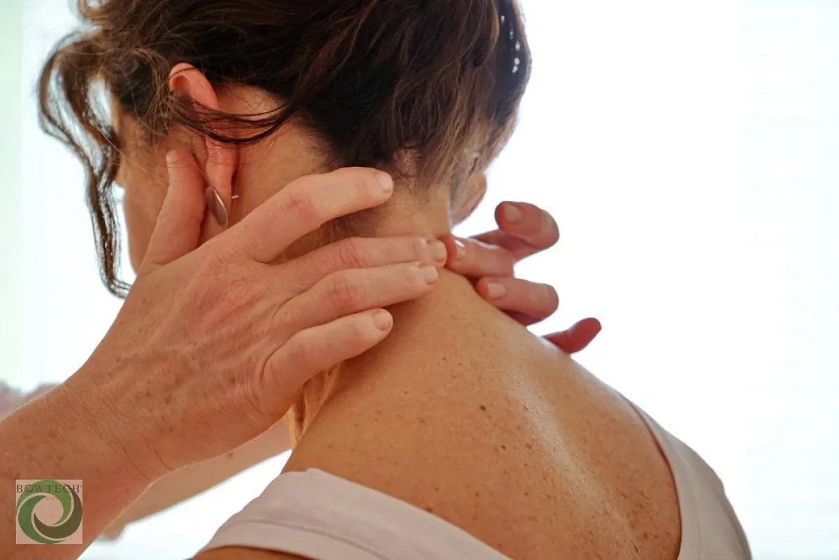 Eine Bowen-Anwendung sorgt für eine Tiefenentspannung, die erholsam auf Körper und Psyche wirkt.
