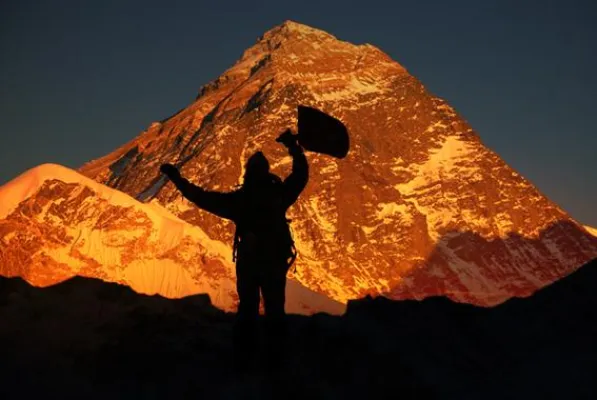 Bild: Slowene rodelt mit Zipfelbob vom Mount Everest