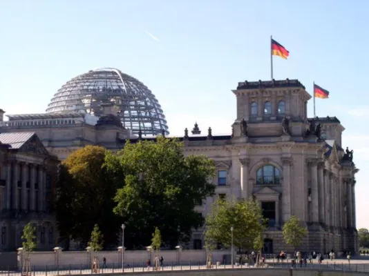 Von Berlin Tegel in die Welt – Wo soll man parken? Bild: Von Berlin Tegel in die Welt – Wo soll man parken?