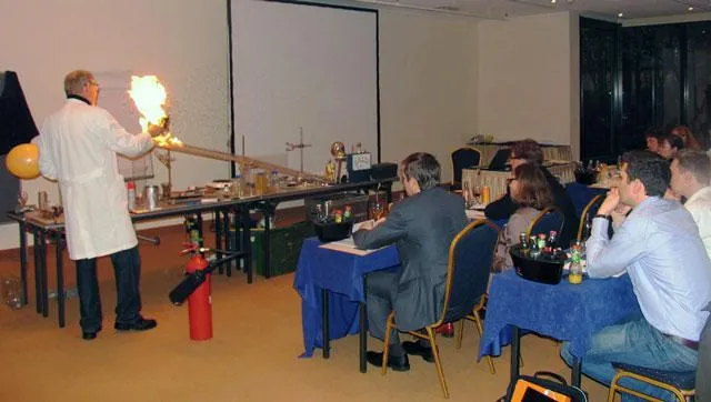 Bild: Brennstoffspiegel: Unfall ist, wenn‘s knallt und stinkt