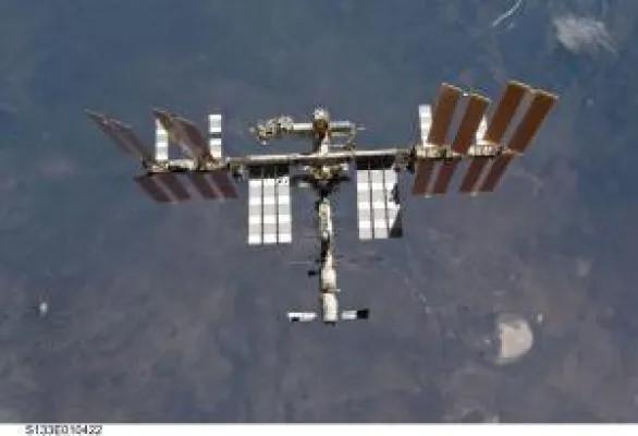 Bild: ICARUS- Außen-Antenne an die ISS montiert