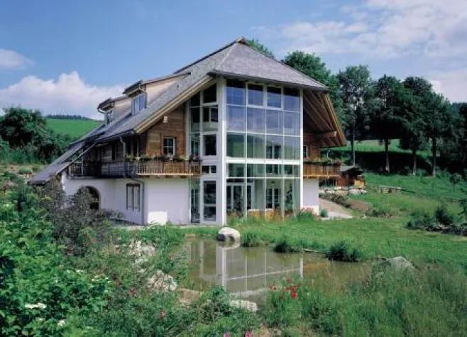 Bild: Selbstreinigende Fenster – jetzt mit Sonnenschutz