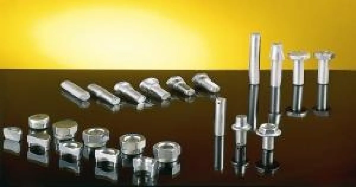 Für beste Qualität und hervorragende Oberflächen : Bei der Produktion seiner Sonderschrauben mit Kaltumformung setzt SFS Intec auf Hartmetall-Werkzeuge von CERATIZIT.