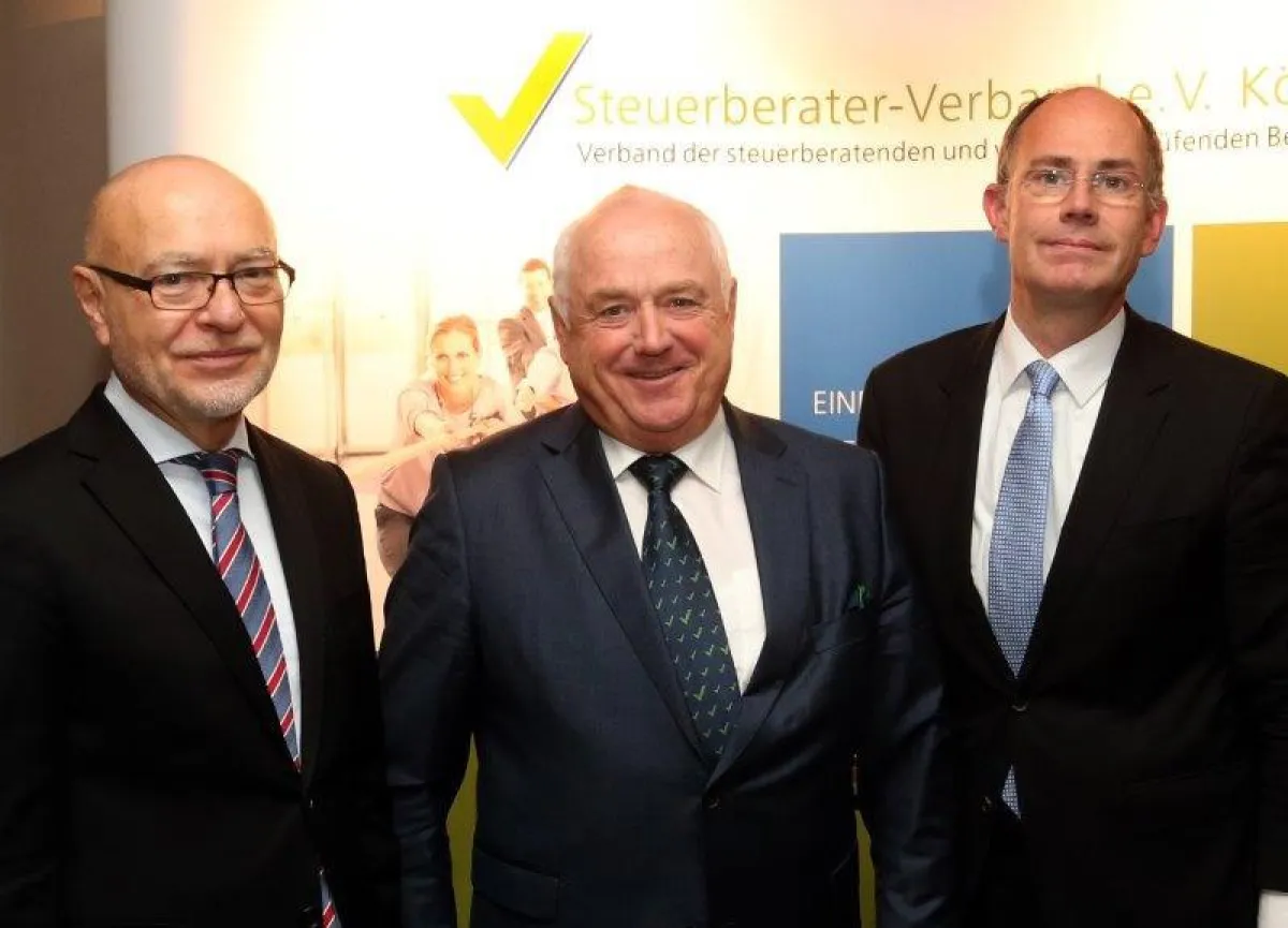 v.l..: Prof. Dr. Dr. Udo Di Fabio, Harald Elster, Prof. Dr. Klaus-Dieter Drüen. Foto: Max Malsch