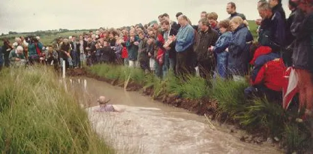 Bild: Im Trüben tauchen - „World Bog Snorkelling Championships“ am 27.08.2007 in Wales