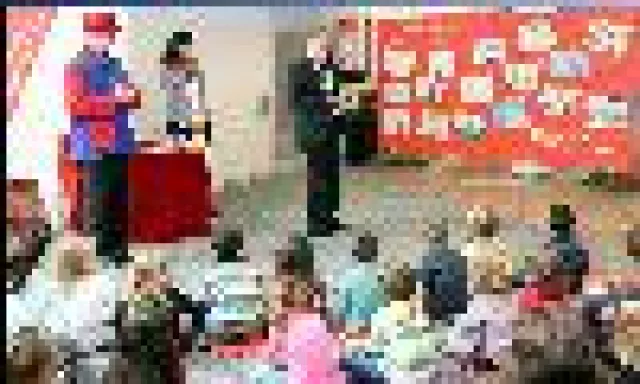 Bild: Esslinger Kinder gestalten Bauzaun der Kreissparkasse