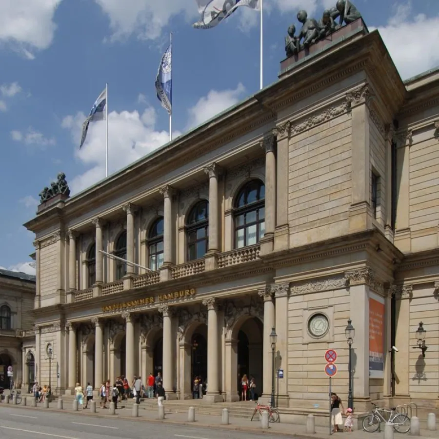 Am 27. November 2011 laden 30 Hamburger Lions Clubs zum Weihnachtsmarkt in die Handelskammer ein. Foto: Zapf
