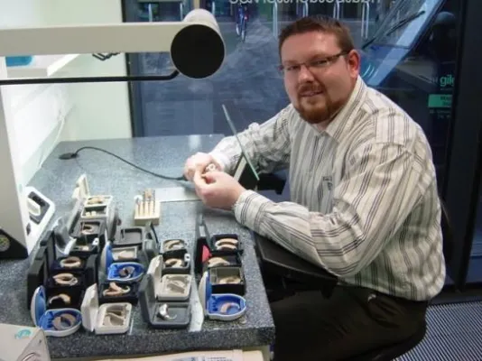 Bild: Magdeburger schenken Kindern Zukunft – mit alten Hörgeräten