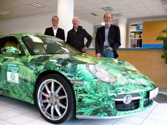 Bild: 40 Hektar Wald statt leerer Worte - Sportwagen-Leasing finanziert Aufforstungsprojekte