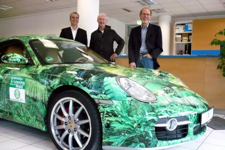 Bild: 40 Hektar Wald statt leerer Worte - Sportwagen-Leasing finanziert Aufforstungsprojekte