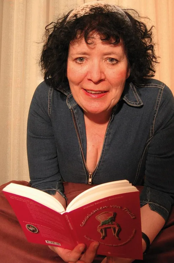 Liest selbst auch immer wieder gerne drin: Frauke Baldrich-Brümmer mit ihrem neuen Buch 