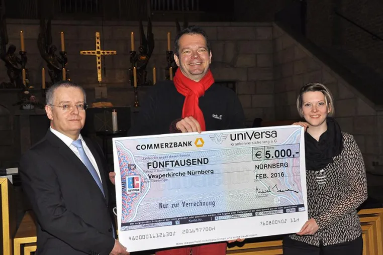 uniVersa unterstützt Vesperkirche mit 5.000 Euro Bild: uniVersa unterstützt Vesperkirche mit 5.000 Euro