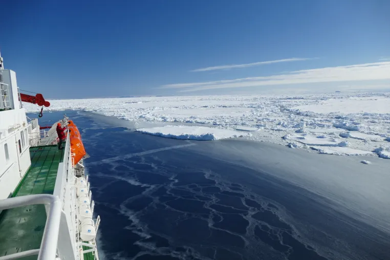 Polarsternaufbruch in eine Region im Umbruch Bild: Polarsternaufbruch in eine Region im Umbruch