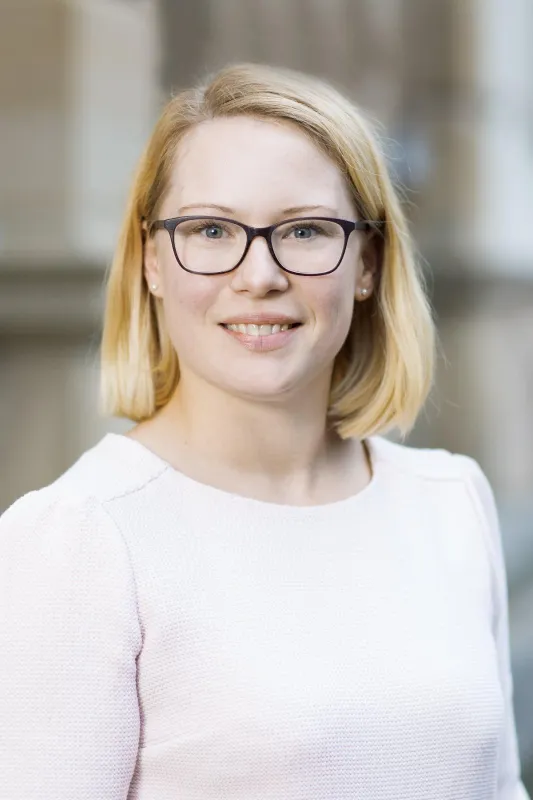 Dr. Wiebke Solaß