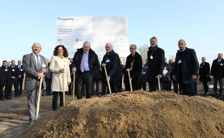 Bild: Spatenstich für Zentrum für leichte und umweltgerechte Bauten ZELUBA