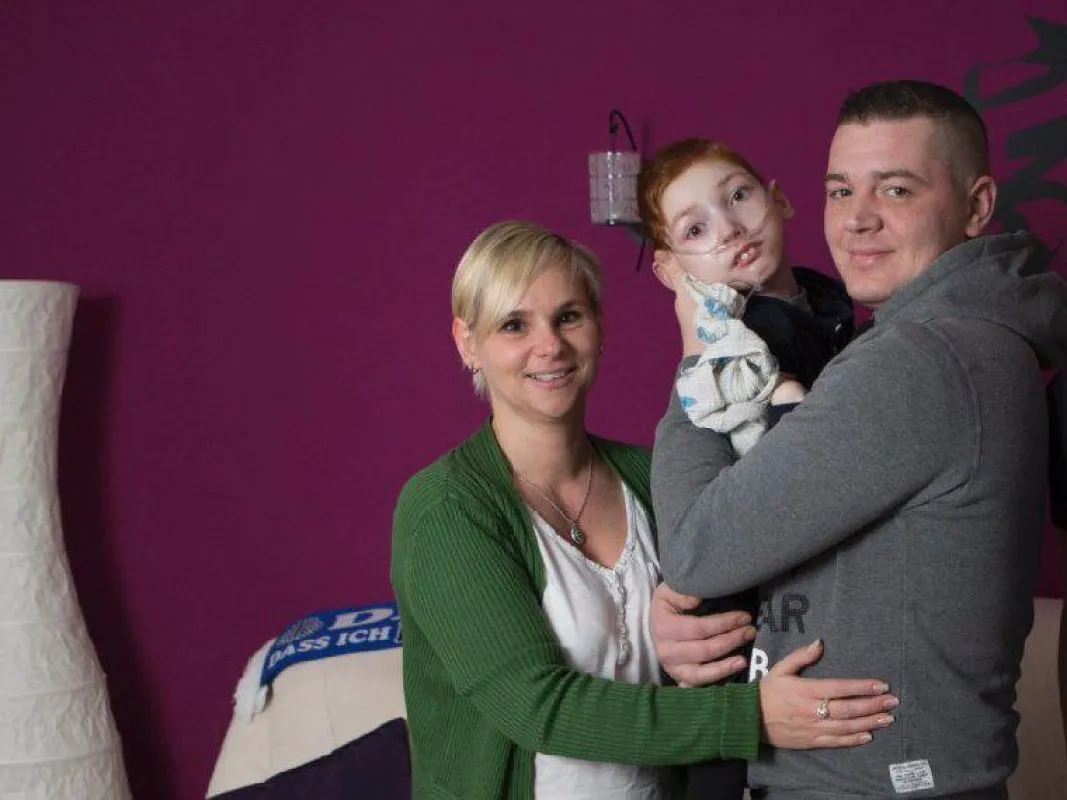 Nick mit seinen Eltern Nina und Stephan