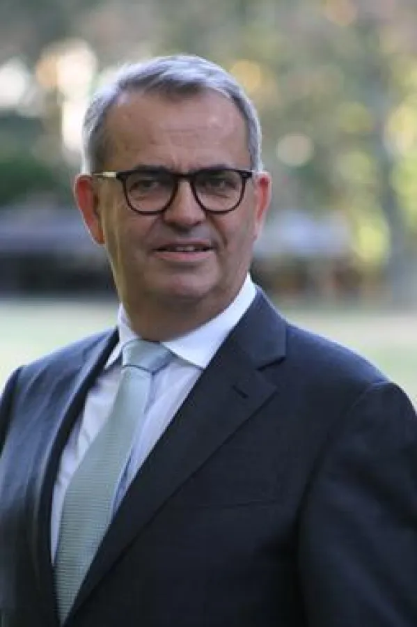 Dr. Boris Tasche ist Vorstandsvorsitzender des Industrieverband Klebstoffe e. V.