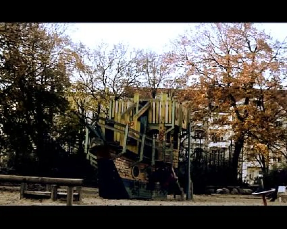 Standbild aus einem der Videoclips von Noaz Deshe