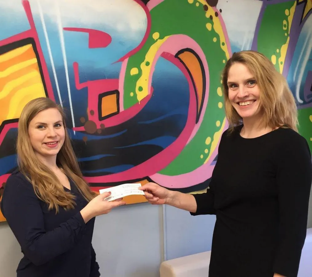 Lea Muth von Straßenkinder e.V. (links) und Verena Mahr (rechts).