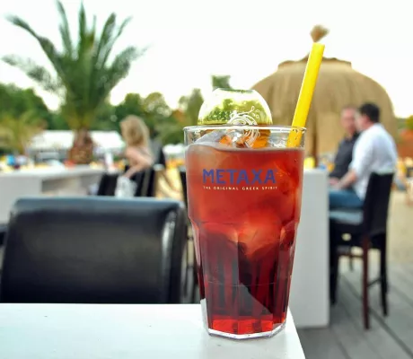 Bild: METAXA verabschiedet die Strandbarsaison 2011 am METAXA Bay in Berlin