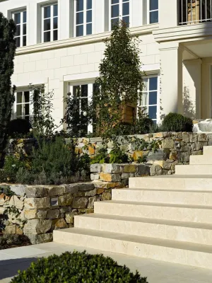 Bild: Außentreppen müssen rutschfest und wetterbeständig sein