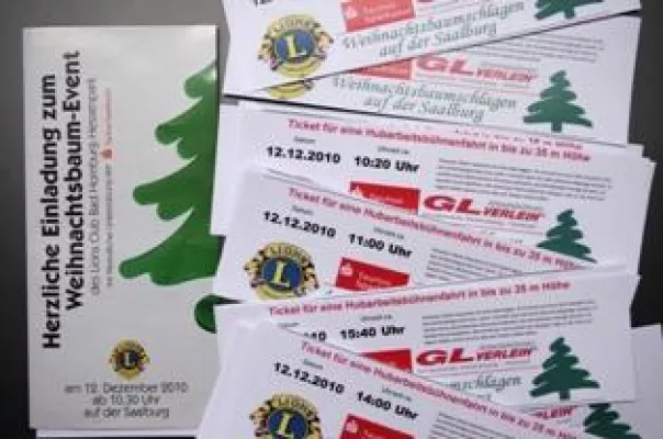 Bild: GL Verleih Arbeitsbühnen sponsert für einen guten Zweck beim Weihnachtsbaum-Event des Lions Club Bad Homburg