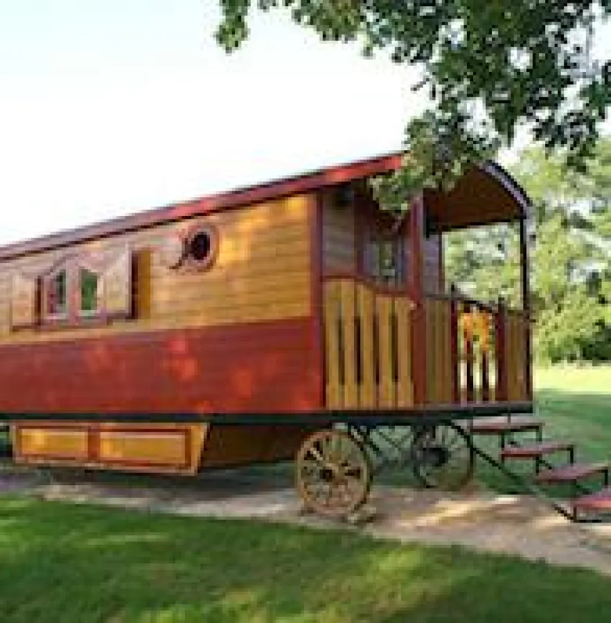 Zauberwagen als Basis eines Waldkindergartens