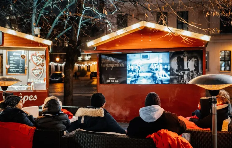 Bild: Feuerzangebowle gratis beim "Winter-Film-Fest" im Nikolaivieretel für alle mit Nachnamen "Pfeiffer" 