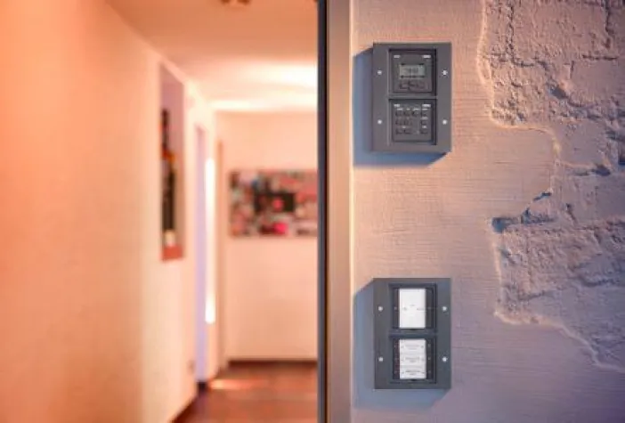 Schalterprogramm Gira TX_44: Design für innen und außen Bild: Schalterprogramm Gira TX_44: Design für innen und außen