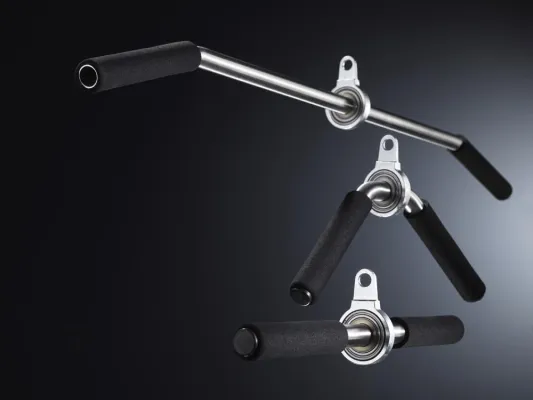 Bild: Kugelgelagerte Latzugstangen, Trizepsgriffe und Trizepsstangen maximieren Trainingseffekte