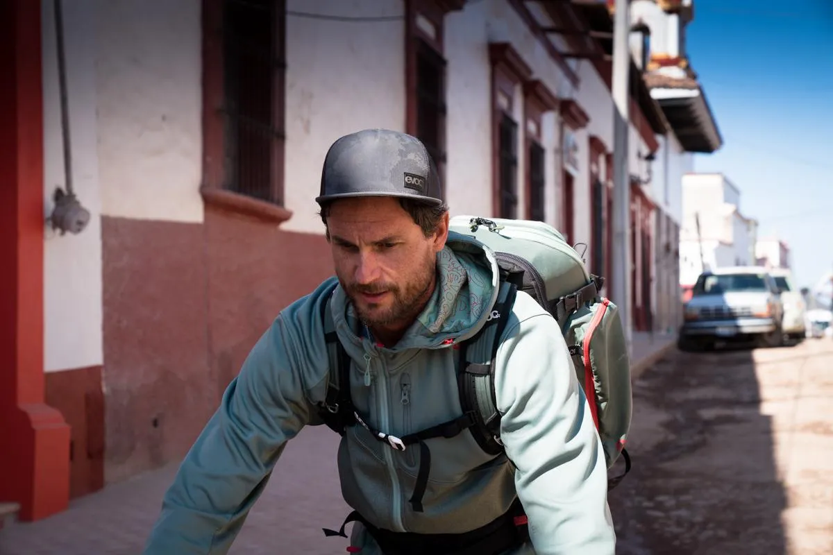 Auf Baschi Bender´s Mountainbike-Touren ist der EVOC Stage Capture ein Must-have.