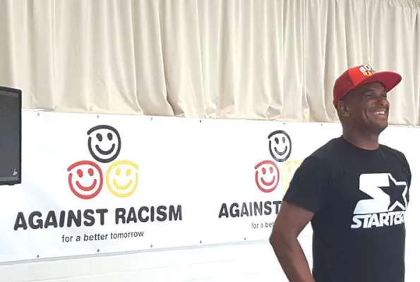 Schulfest „MITEINANDER“ im Ruhrgebiet mit Künstler 2schneidig Bild: Schulfest „MITEINANDER“ im Ruhrgebiet mit Künstler 2schneidig