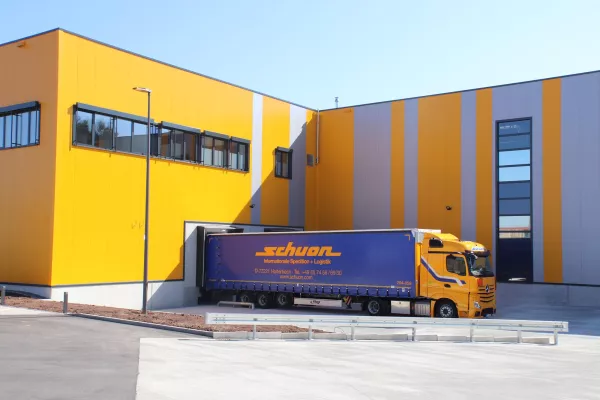 Bild: Schuon erweitert Kapazitäten für die Logistik von Lithium-Ionen-Batterien