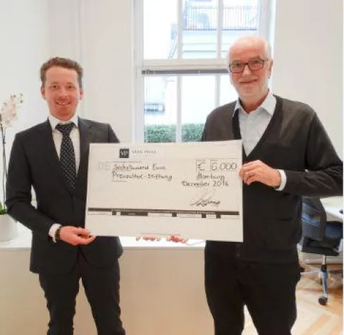 Bild: Ein Scheck für einen guten Zweck