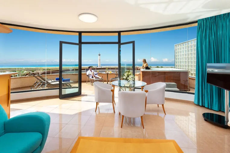 Panorama Blick mit privaten Jacuzzi: Junior Suite im MUR Hotel Faro Jandia & Spa Bild: Panorama Blick mit privaten Jacuzzi: Junior Suite im MUR Hotel Faro Jandia & Spa