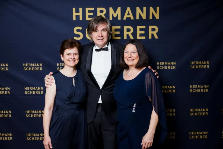 Die Expertinnen Annette Schoeneck und Gabriele Ries begeistern mit ihrem Bühnenauftritt Bild: Die Expertinnen Annette Schoeneck und Gabriele Ries begeistern mit ihrem Bühnenauftritt