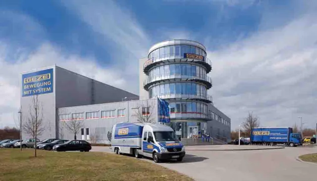 Bild: GEZE hat ein neues hoch modernes Distributionszentrum mit vollautomatischem Hochregallager
