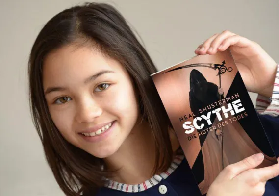 Bild: Goldene Schwanenfeder für Literatur für SKYTHE – Hüter des Todes von Neal Schusterman im Oktober 2017