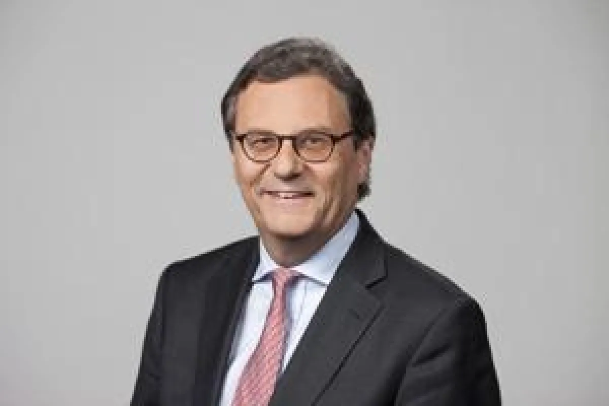 Hans-Joachim Otto eröffnet den KulturInvest-Kongress 2012