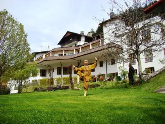 Bild: Shaolin in den Dolomiten - Großmeister Shi Yong Dao verbreitet seine Lehre in Südtirol