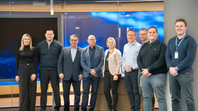 Ostertag DeTeWe und Zoom haben eine strategische Partnerschaft gestartet Bild: Ostertag DeTeWe und Zoom haben eine strategische Partnerschaft gestartet